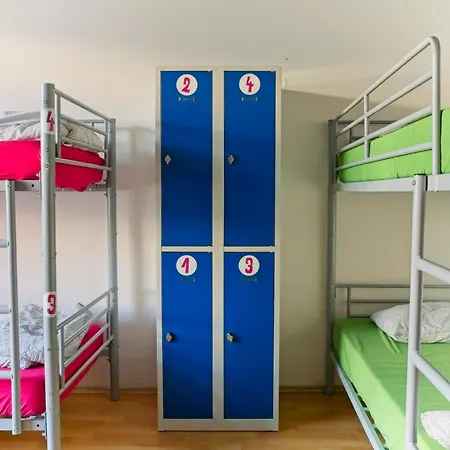 Urban Elephants 旅馆 *