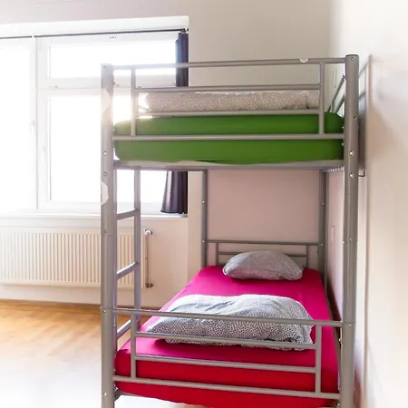 Urban Elephants 旅馆 *